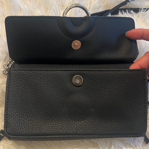 Elegant Black Leather Crossbody Bag - Picture 5 of 6